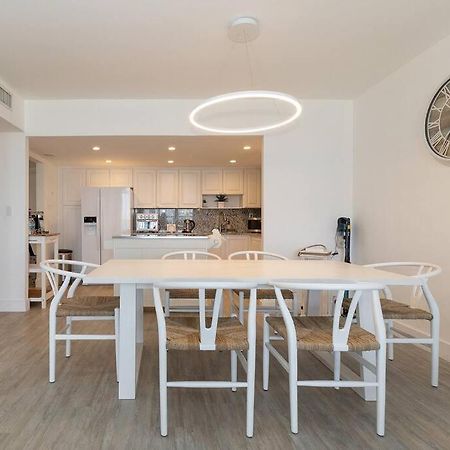 Stunning & Spacious Resort-Style Condo Across From Beach! Маями Бийч Екстериор снимка