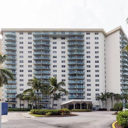 Stunning & Spacious Resort-Style Condo Across From Beach! Маями Бийч Екстериор снимка