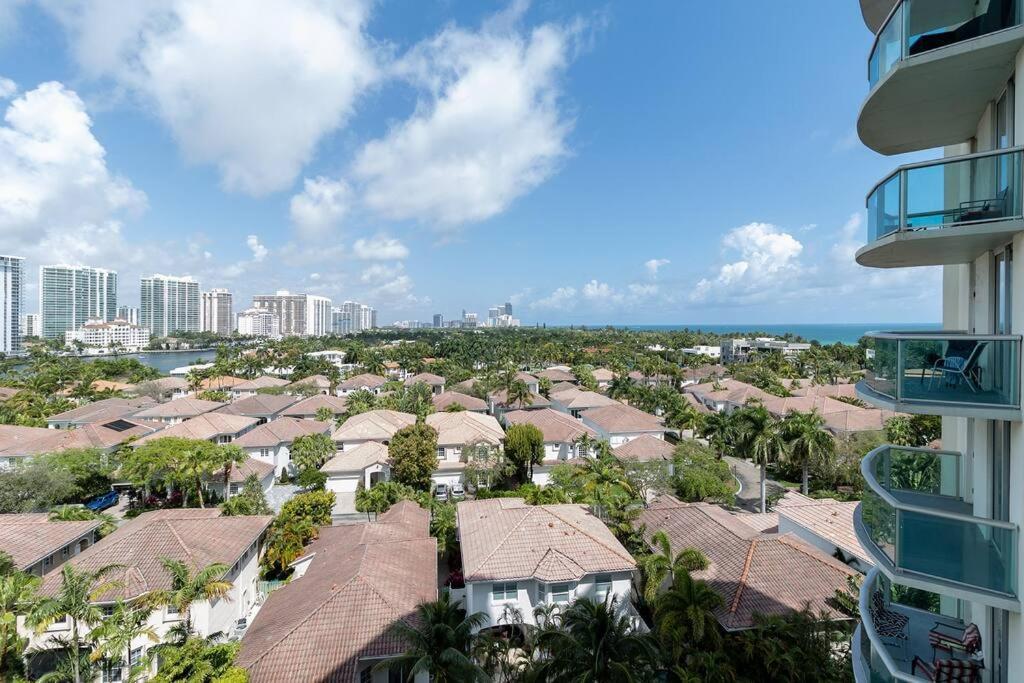 Stunning & Spacious Resort-Style Condo Across From Beach! Маями Бийч Екстериор снимка