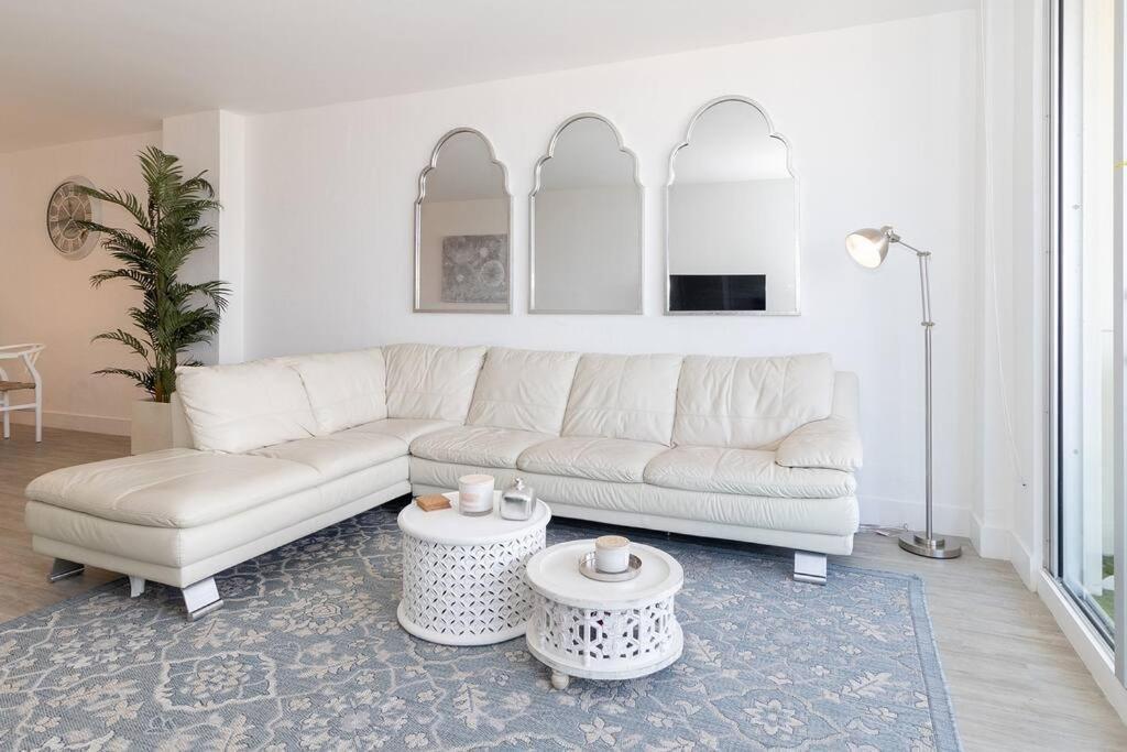 Stunning & Spacious Resort-Style Condo Across From Beach! Маями Бийч Екстериор снимка