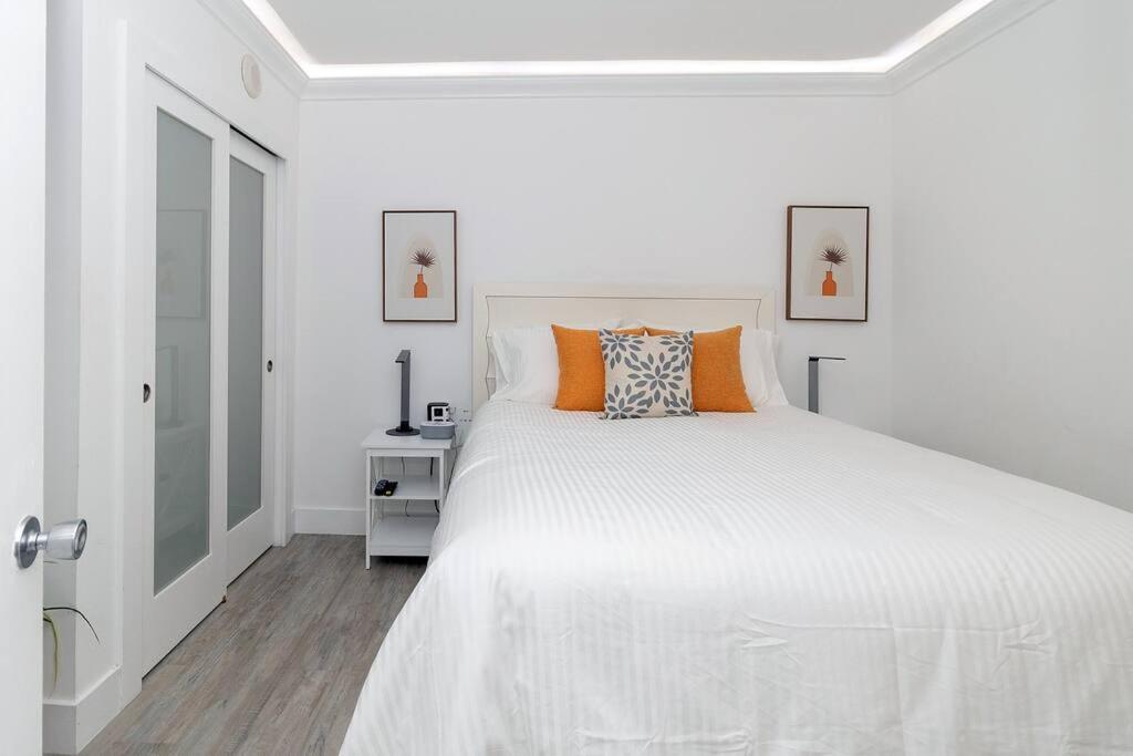 Stunning & Spacious Resort-Style Condo Across From Beach! Маями Бийч Екстериор снимка