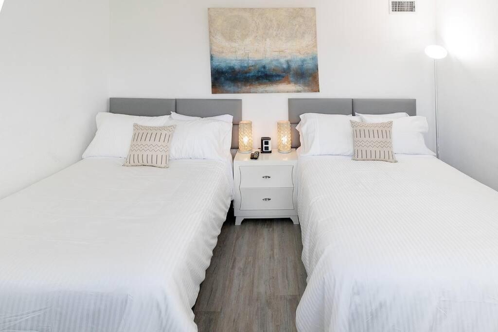 Stunning & Spacious Resort-Style Condo Across From Beach! Маями Бийч Екстериор снимка