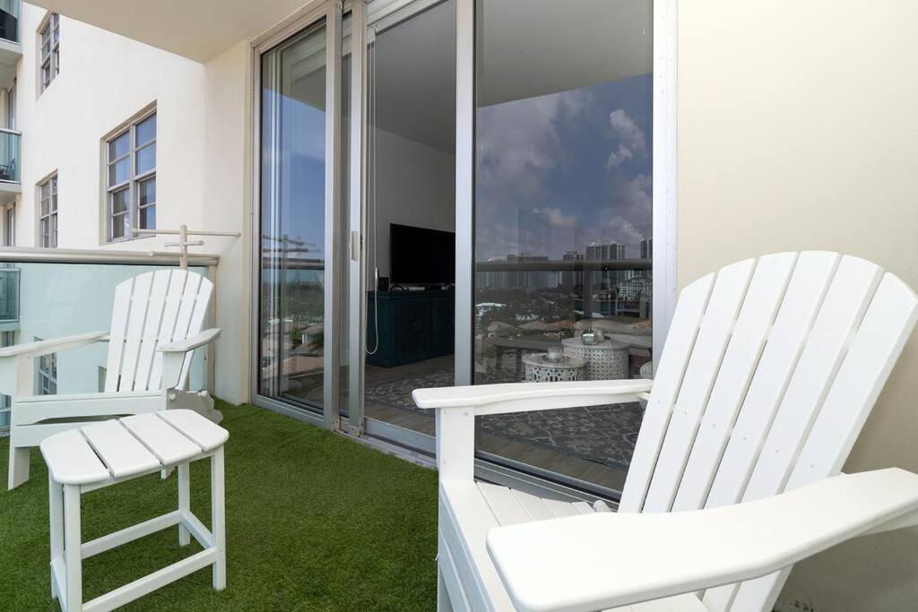 Stunning & Spacious Resort-Style Condo Across From Beach! Маями Бийч Екстериор снимка