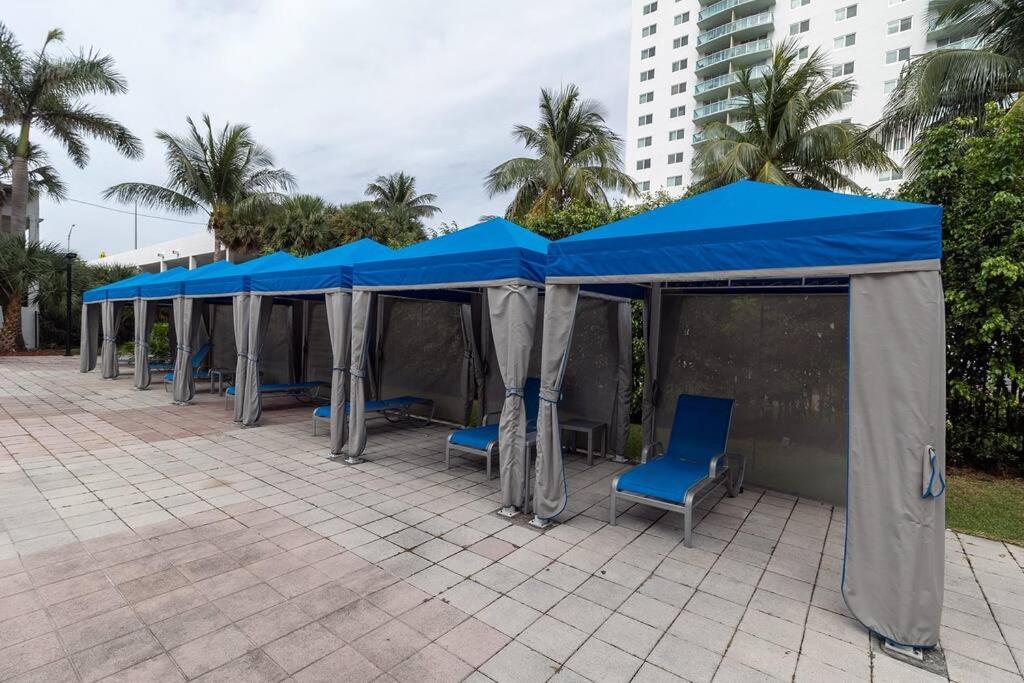 Stunning & Spacious Resort-Style Condo Across From Beach! Маями Бийч Екстериор снимка